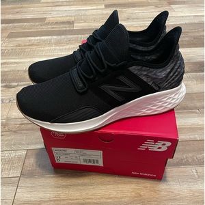 New Balance Mens Fresh Foam Roav Black/grey size 12